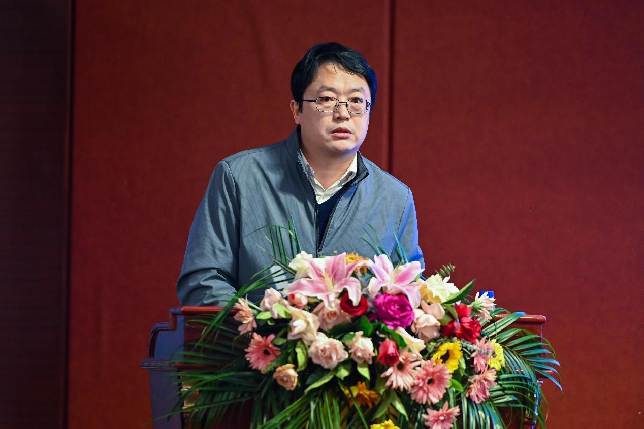 孙旭亮宣读《关于成立第五届全国链传动标准化技术委员会的组成方案》 孙旭亮宣读《关于成立第五届全国链传动标准化技术委员会的组成方案》